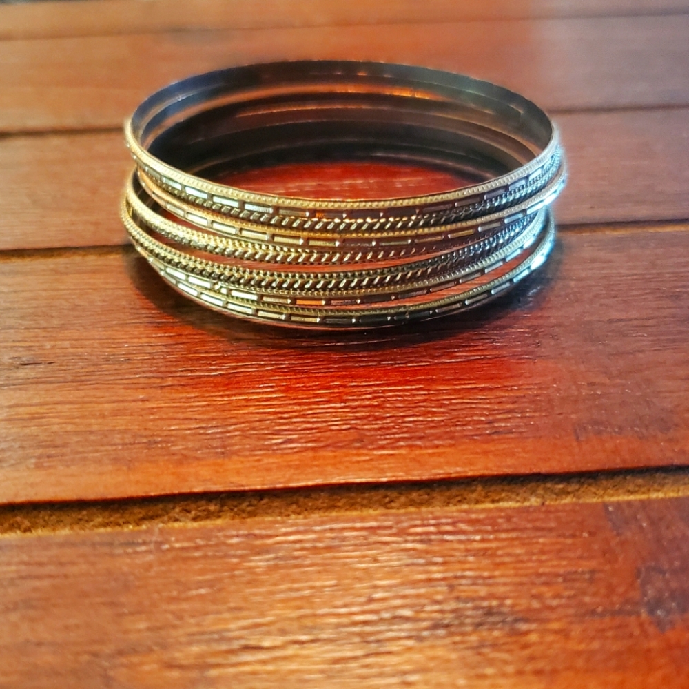 Set of 7 gold-toned bracelets
